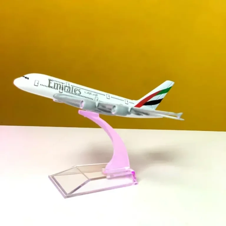 Emirates Airways A380 Metal Aircraft -16cm Emirates Airways A380 Metal Aircraft -16cm - Image 1
