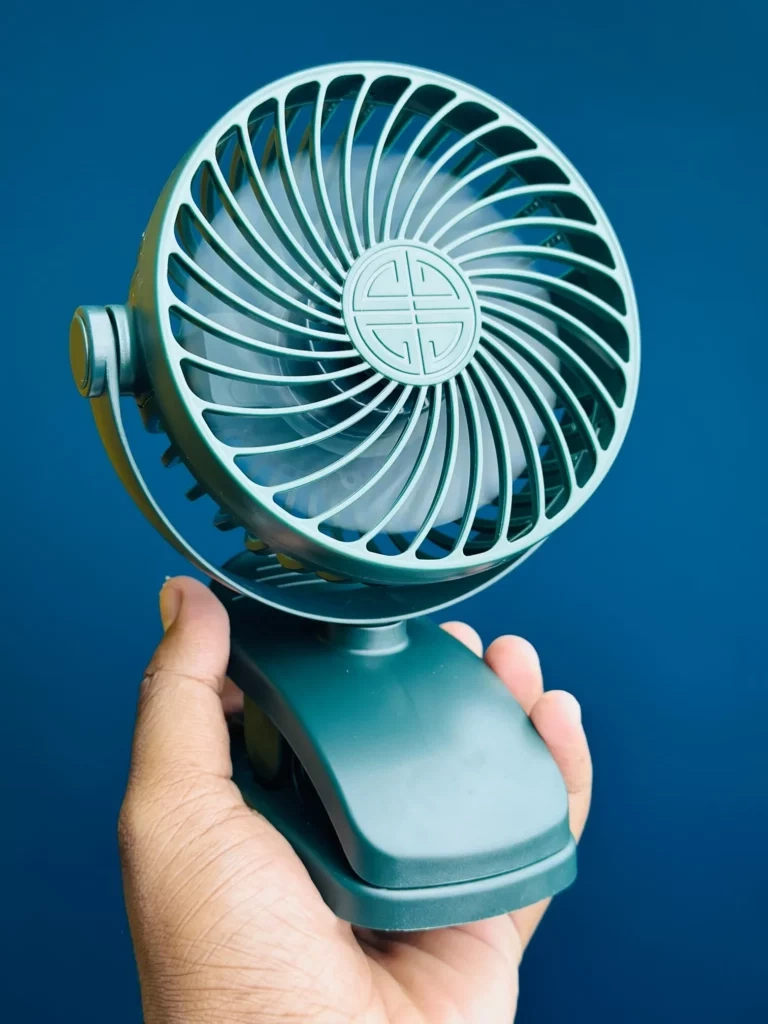 P8 USB Small Handheld Rechargeable Clip Fan – Green Color P8 USB Small Handheld Rechargeable Clip Fan – Green Color - Image 1