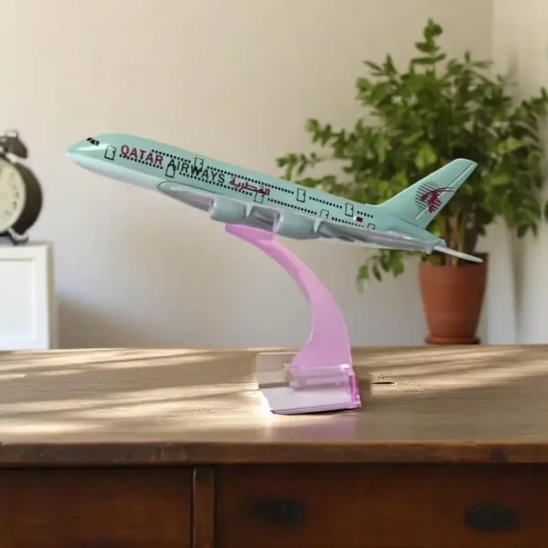 Qatar Airways A380 Metal Aircraft -16cm Qatar Airways A380 Metal Aircraft -16cm - Image 1