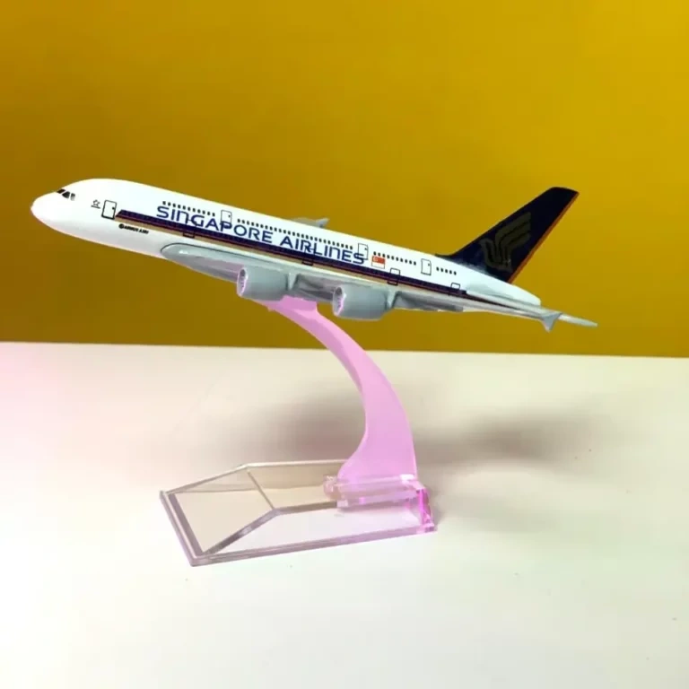 Singapore Airlines A380 Metal Aircraft-16cm Singapore Airlines A380 Metal Aircraft-16cm - Image 1