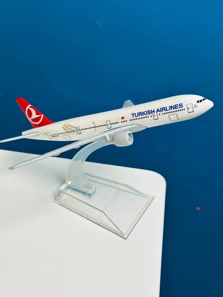Turkish Airlines Boeing 777 Metal Aircraft -16cm Turkish Airlines Boeing 777 Metal Aircraft -16cm - Image 1